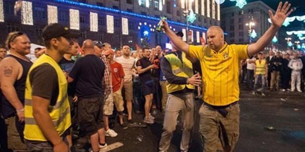  罗马球迷赛前爆冲突，安保全面升级应对  